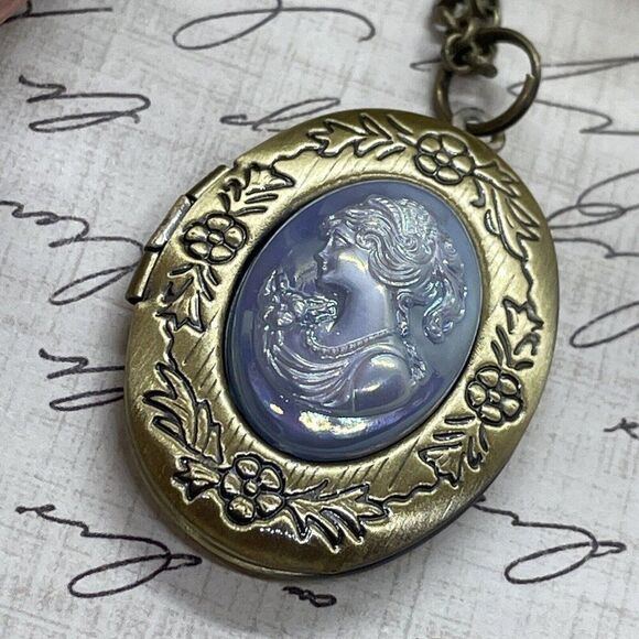 Bronze Locket Blue Pearl Lady Victorian Maiden Necklace Gift Mom Easter Wife new - Picture 15 of 16